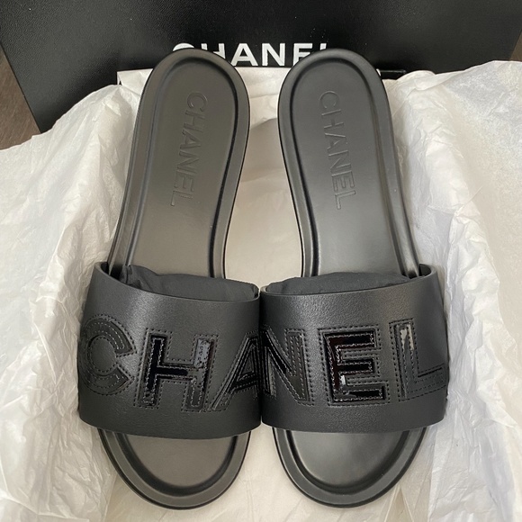 2023 CHANEL CHA NEL LOGO BLACK LEATHER FLAT SHOES SLIDES MULES 37 - Picture 5 of 16
